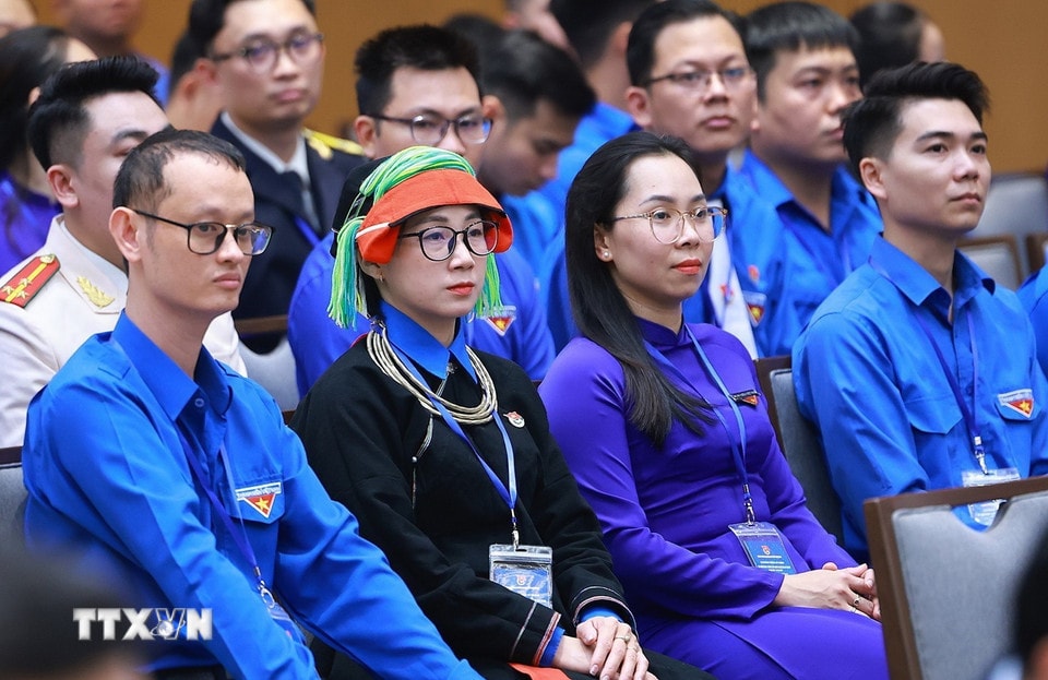 Các Gương mặt trẻ Việt Nam tiêu biểu, triển vọng và cán bộ đoàn tiêu biểu tham dự buổi gặp Thủ tướng Chính phủ. (Ảnh: Dương Giang/TTXVN)