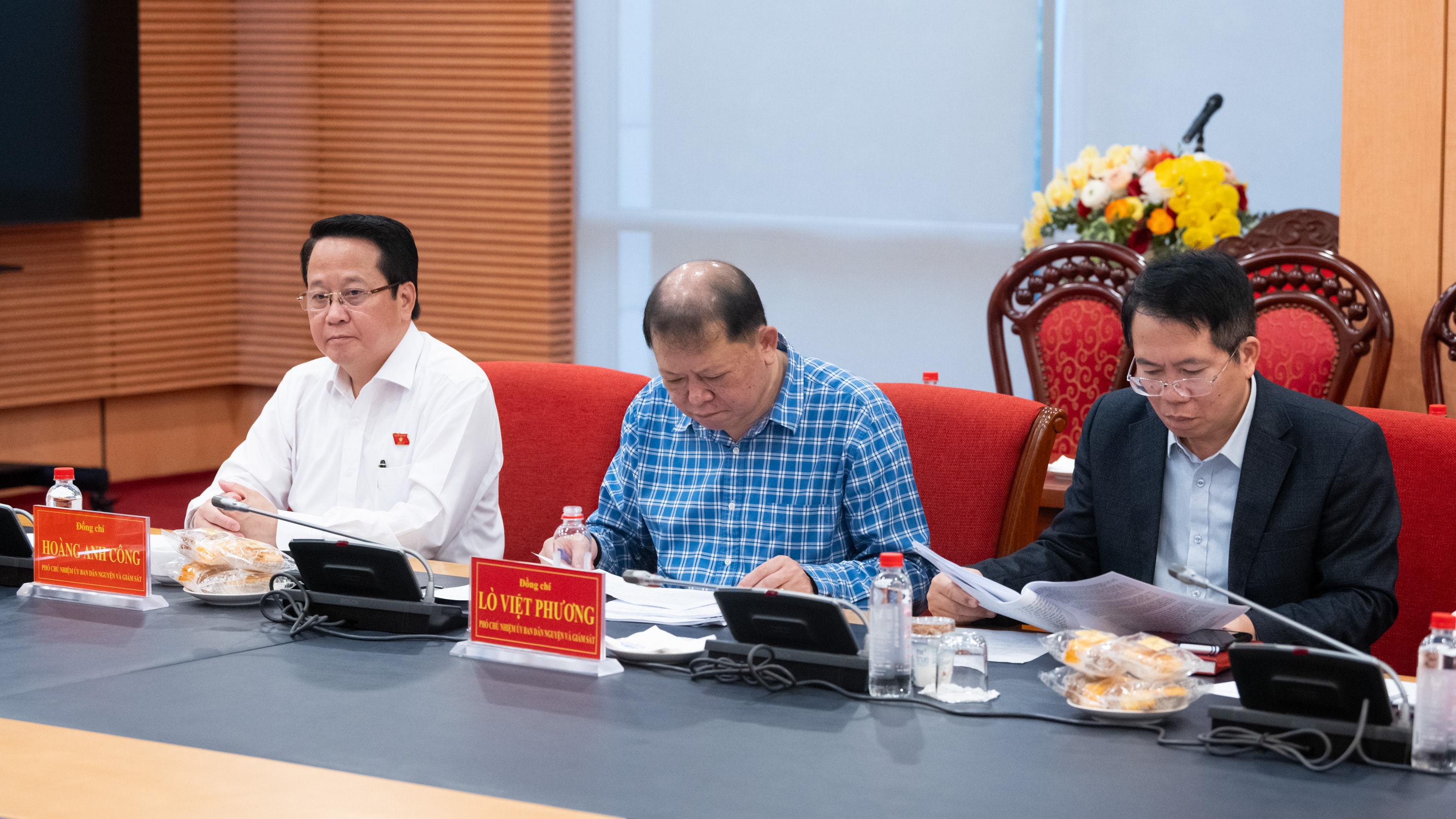 Đại diện tham dự phiên họp