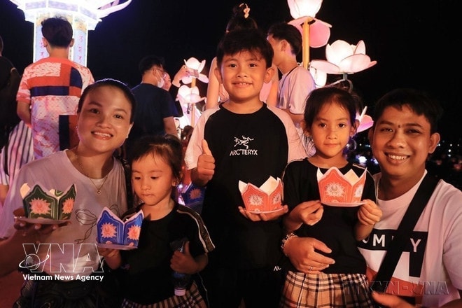 According to the United Nations Development Programme (UNDP), Vietnam’s Human Development Index (HDI) has continuously improved, reaching 0.766 and placing the country among those with high human development. (Photo: VNA) vnanet-nq-1.jpg