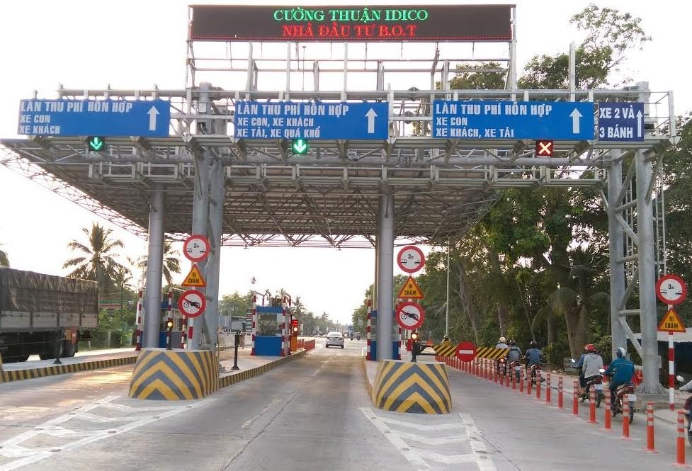 Il casello autostradale fa parte del tratto ammodernato della Strada Statale 91, dal km 14 al km 50+889.