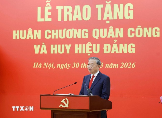 ttxvn-tong-bi-thu-to-lam-chu-tri-le-trao-tang-huan-chuong-quan-cong-va-huy-hieu-dang-4.jpg