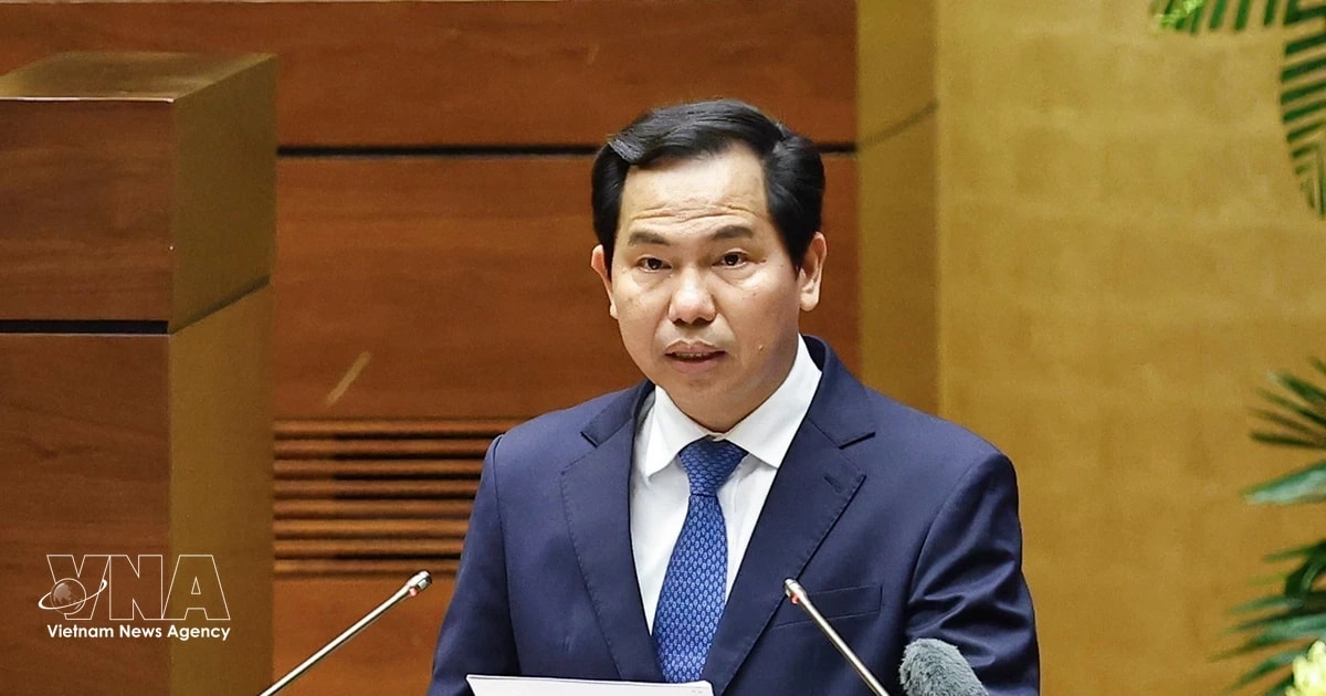 Chairman of the National Assembly Office and Chief of the National Election Council (NEC) Office Le Quang Manh delivers a summary report on the results of the elections for deputies to the 16th National Assembly of Vietnam and People’s Councils at all levels for the 2026–2031 tenure. (Photo: VNA)