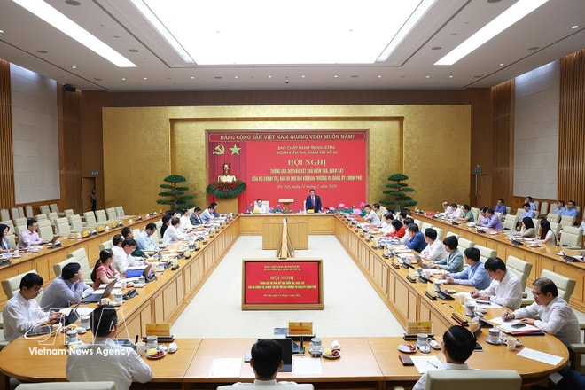 The conference adopts draft findings of teh Politburo and Secretariat's inspection of the Government Party Committee's Standing Board. (Photo: VNA) vnanet-potal-thong-qua-du-thao-ket-qua-kiem-tra-giam-sat-cua-bo-chinh-tri-ban-bi-thu-doi-voi-ban-thuong-vu-dang-uy-chinh-phu-8674057.jpg