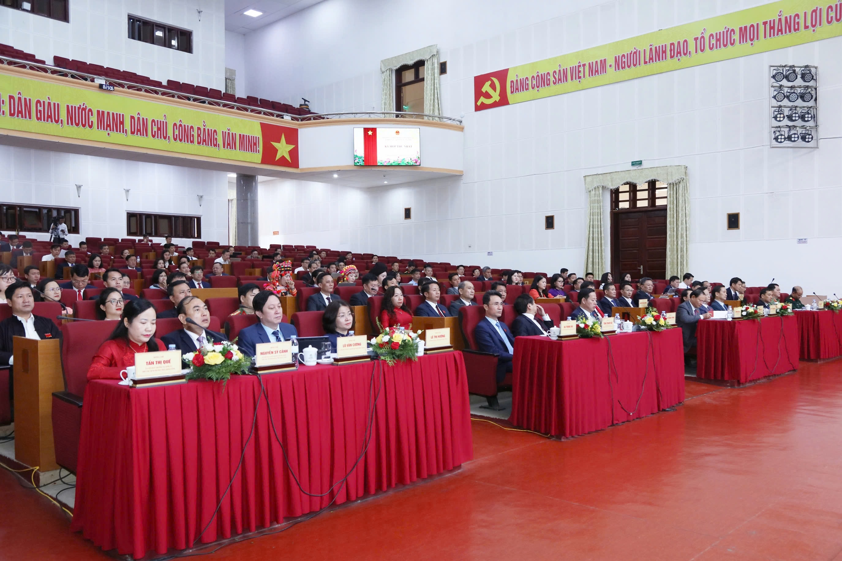 Quang cảnh kỳ họp