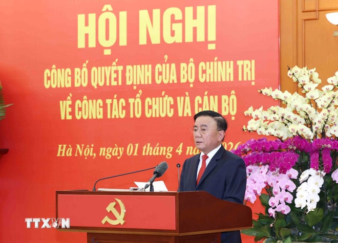 ttxvn-hoi-nghi-cong-bo-quyet-dinh-cua-bo-chinh-tri-ve-cong-tac-to-chuc-va-can-bo-01-3.jpg