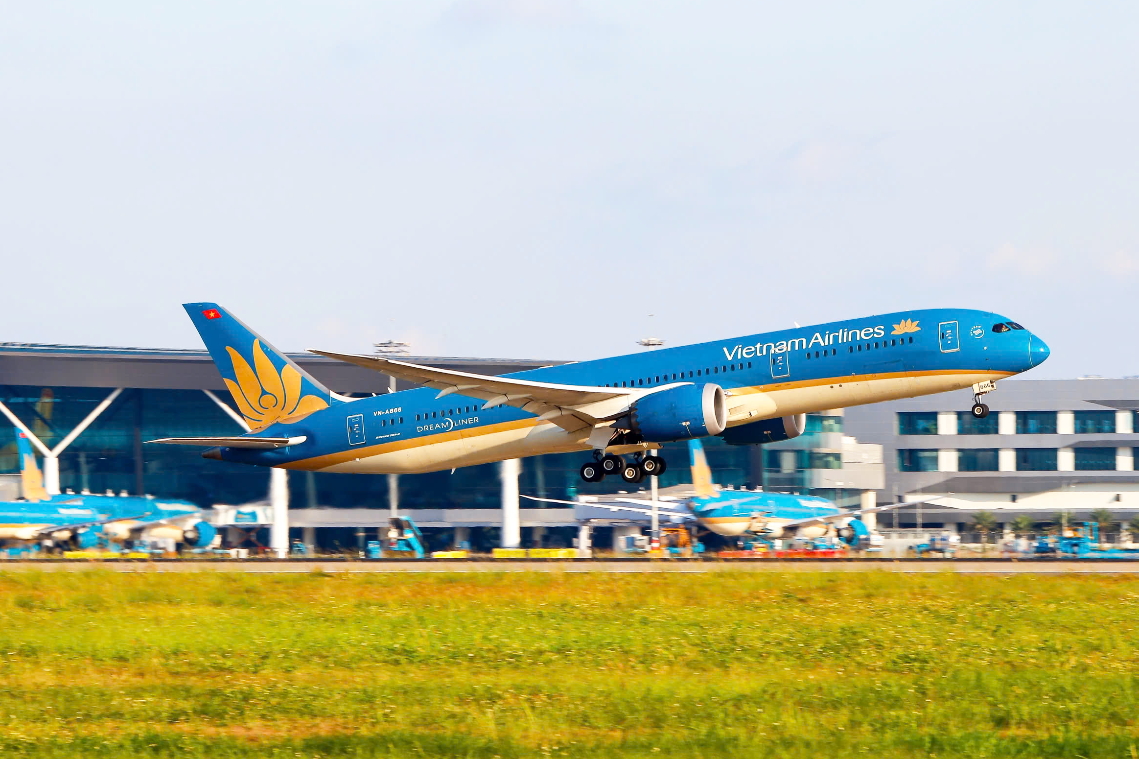 Máy bay Vietnam Airlines