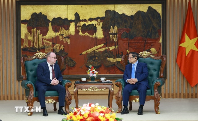Thủ tướng Phạm Minh Chính tiếp Chủ tịch Ủy ban Giám định tư pháp Cộng hòa Belarus Volkov Alexei Aleksandrovich. (Ảnh: Dương Giang/TTXVN) ttxvn-thu-tuong-tiep-chu-tich-uy-ban-giam-dinh-tu-phap-belarus-2.jpg