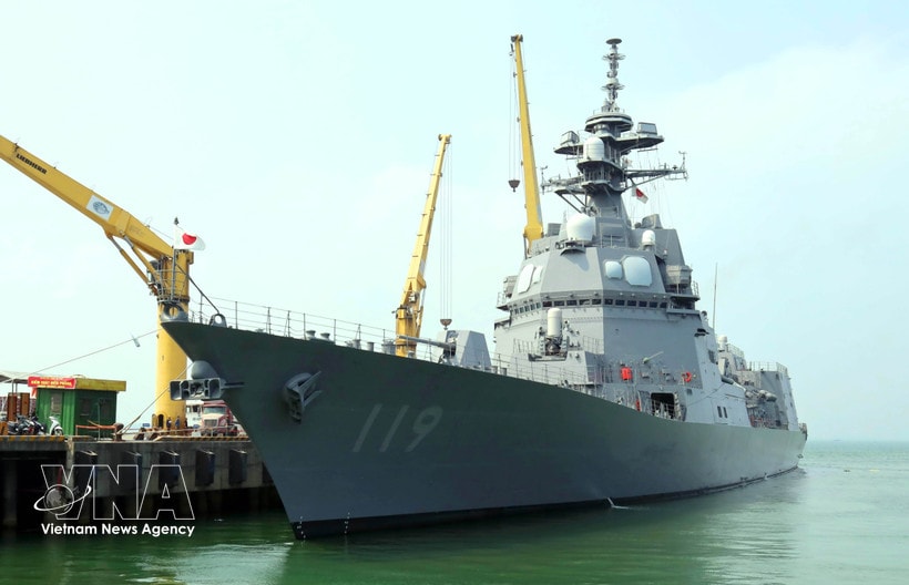 The Japanese Maritime Self-Defence Force (JMSDF)’s destroyer JS Asahi docked at Tien Sa Port in Da Nang on April 2. (Photo: VNA)