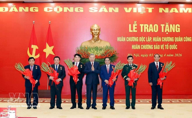 vnanet-high-ranking-party-state-leaders-officials-honoured-2.jpg