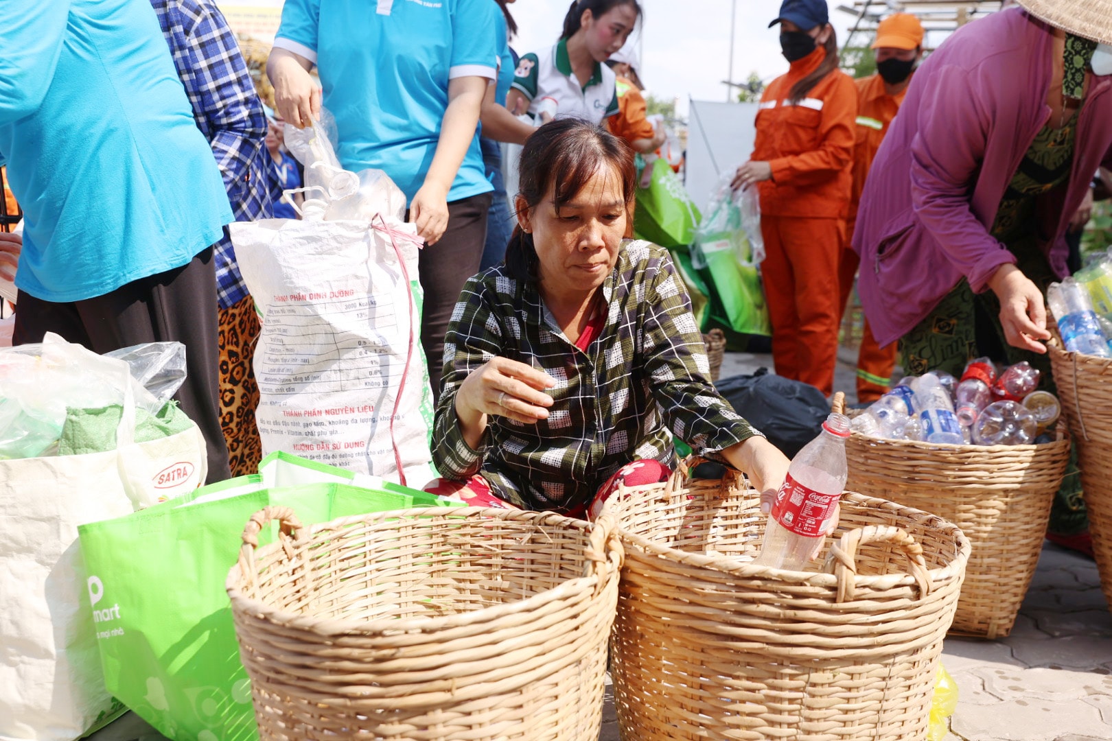 Người dân trải nghiệm Trạm Thu hồi Vật liệu tái chế phường Tân Mỹ(1)