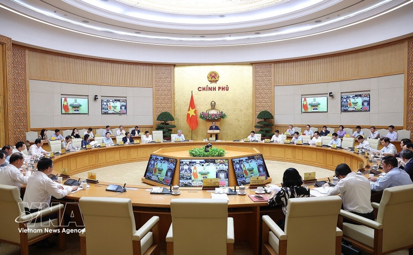 The Government’s regular meeting for March and the Government-to-locality teleconference on April 4 (Photo: VNA)
