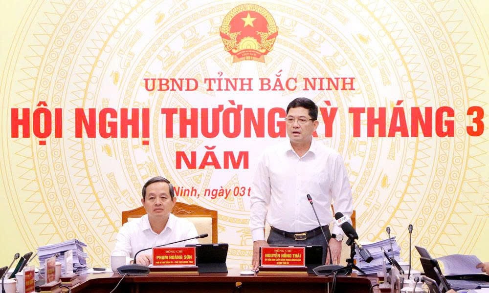 Ủy viên Trung ương Đảng, Bí thư Tỉnh ủy Nguyễn Hồng Thái phát biểu tại hội nghị thường kỳ tháng 3/2026 do UBND tỉnh tổ chức