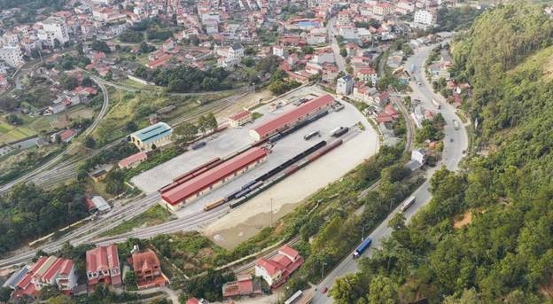 Ảnh 2- Khu ga đường sắt quốc tế Đồng Đăng giữ vai trò quan trọng trong kết nối giao thương, góp phần thúc đẩy phát triển kinh tế khu vực biên giới.