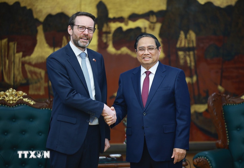 b06975b79acfcba96d590ff72402e1f4c7adcf8f06b260a280b82df5e8175f4181561-_ttxvn-thu-tuong-tiep-dai-su-vuong-quoc-anh-8684399-1.jpg