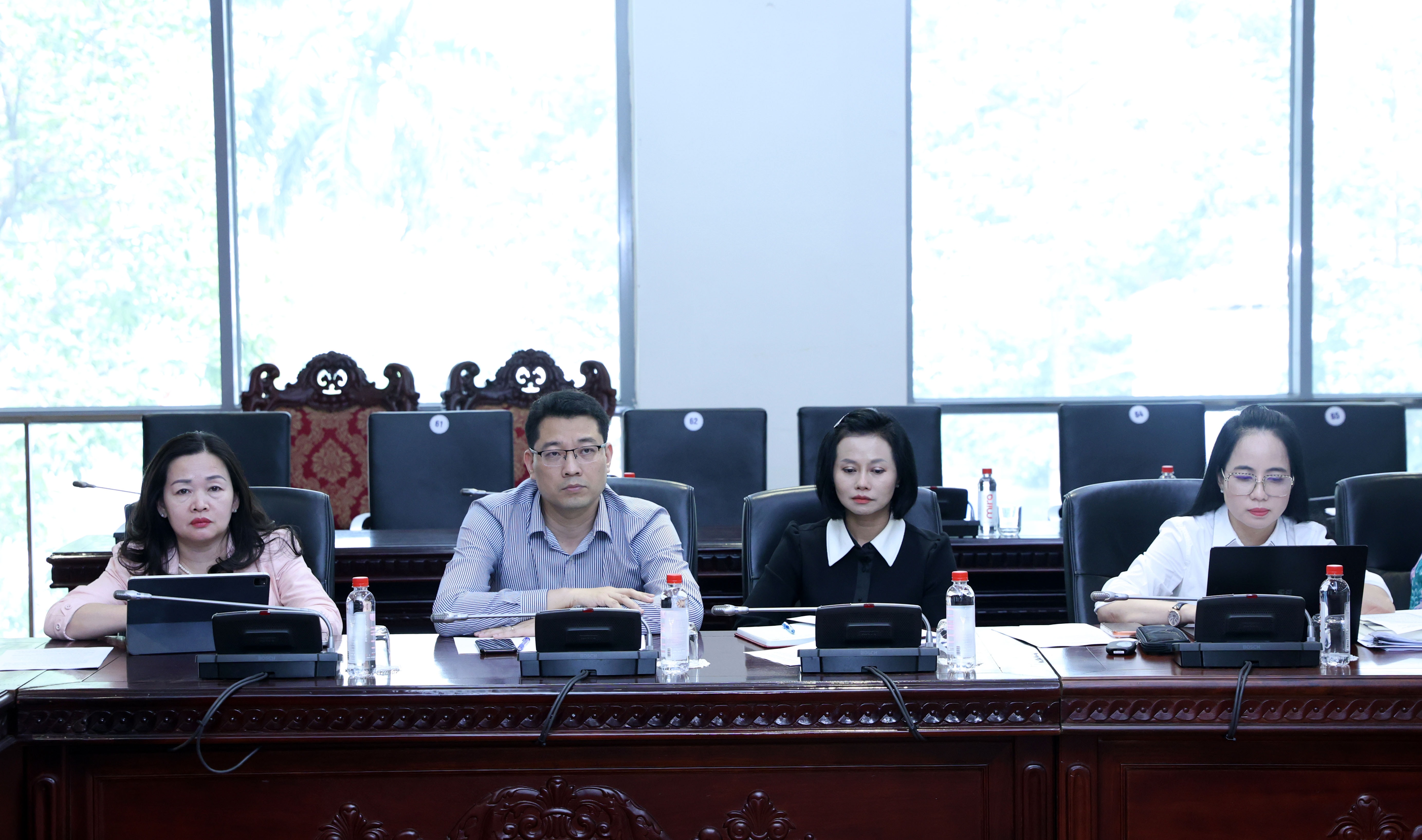 Các đại biểu tham dự cuộc làm việc (2)