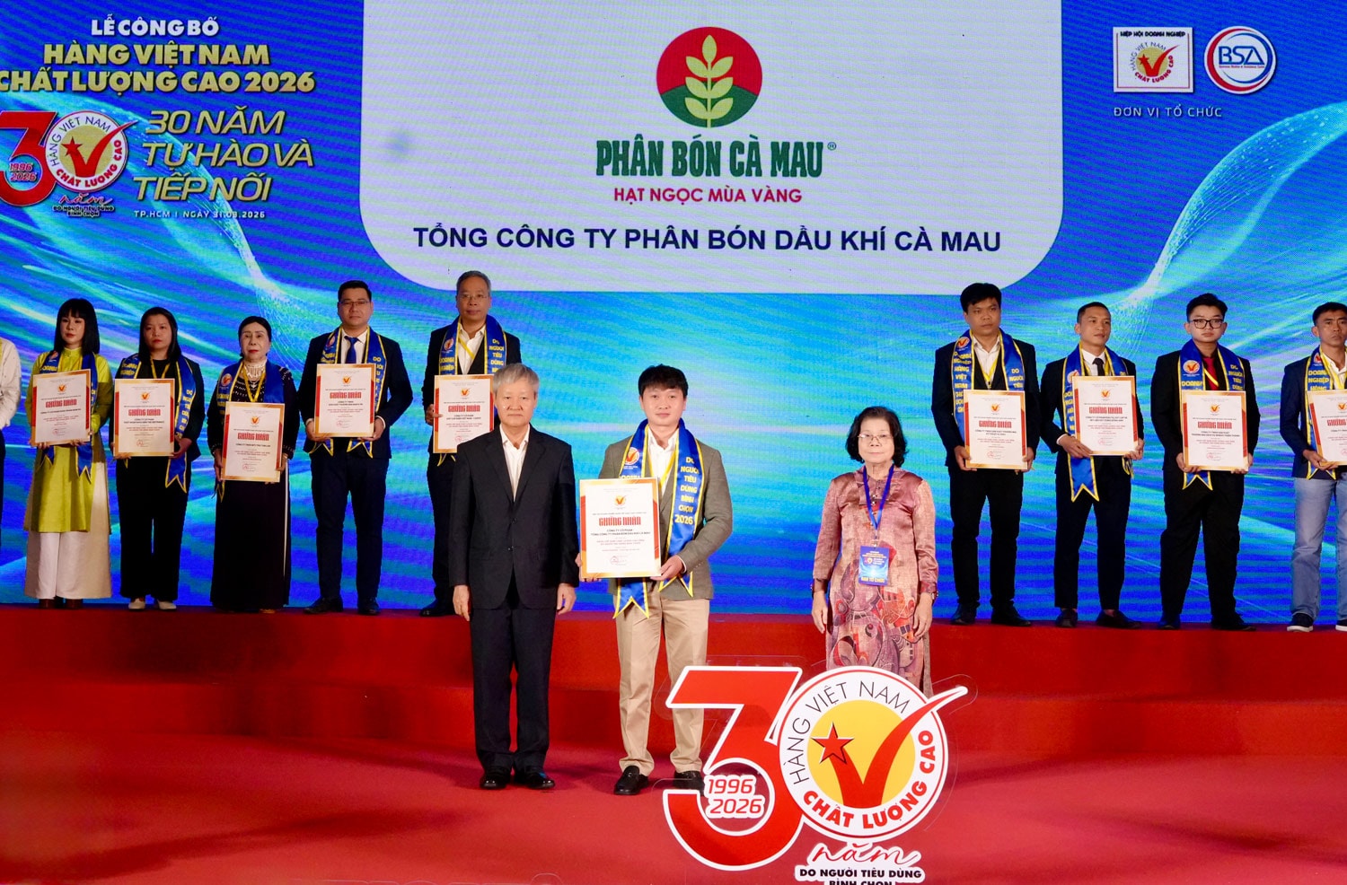 nam-2026-phan-bon-ca-mau-danh-dau-hon-10-nam-dat-danh-hieu-hvnclc.jpg