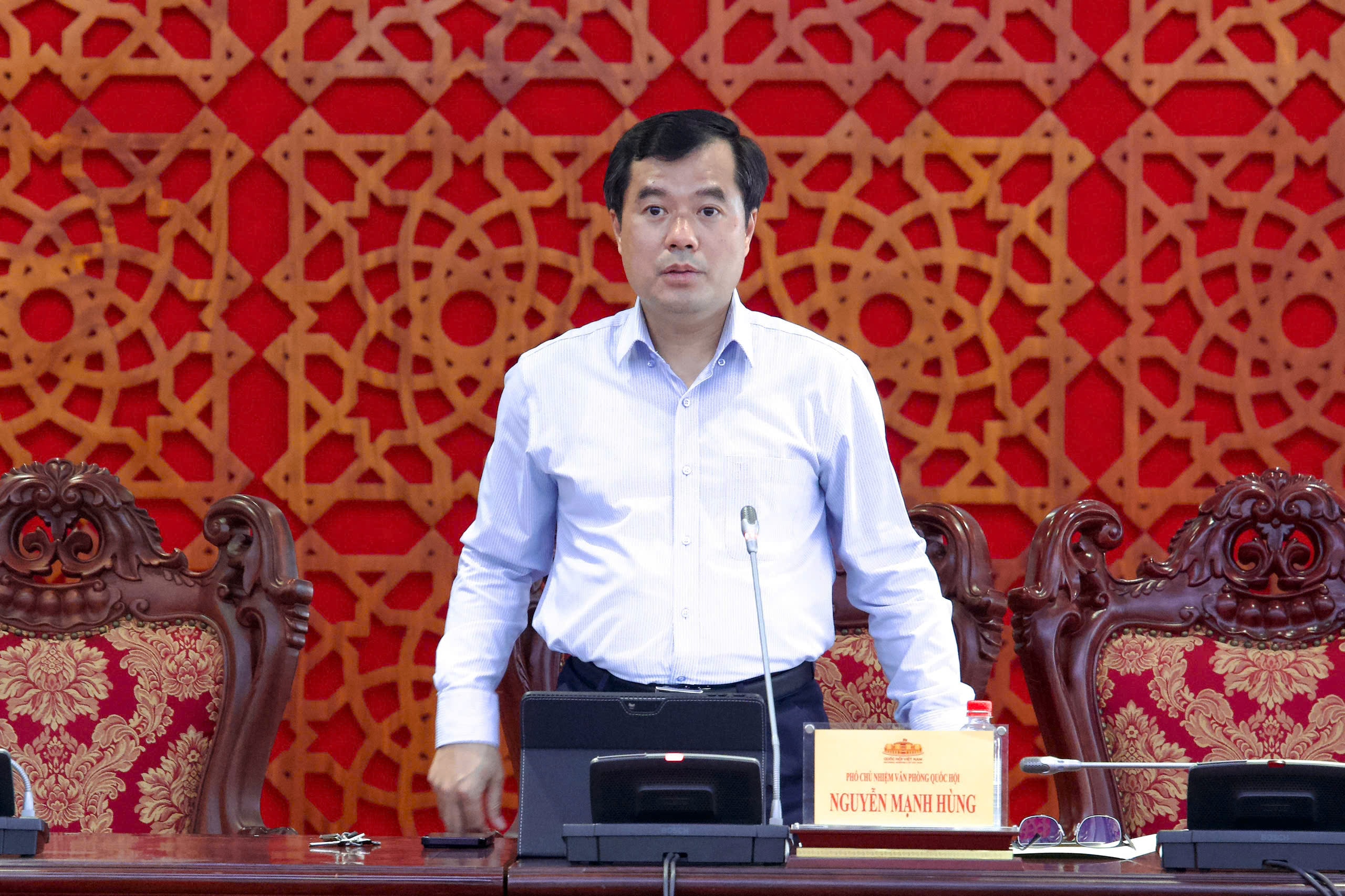 Phó Chủ nhiệm Văn phòng Quốc hội Nguyễn Mạnh Hùng phát biểu