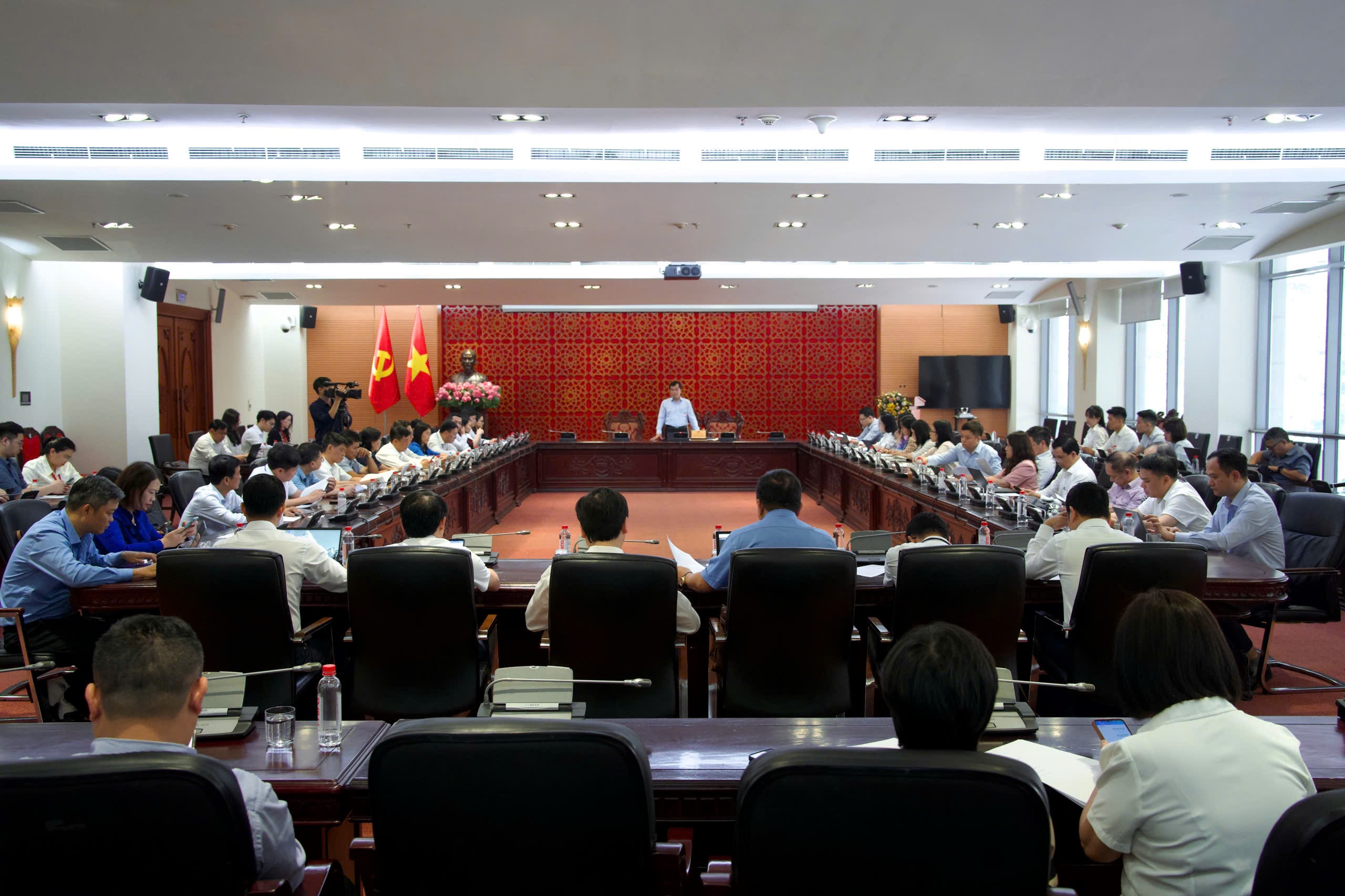 Quang cảnh cuộc làm việc