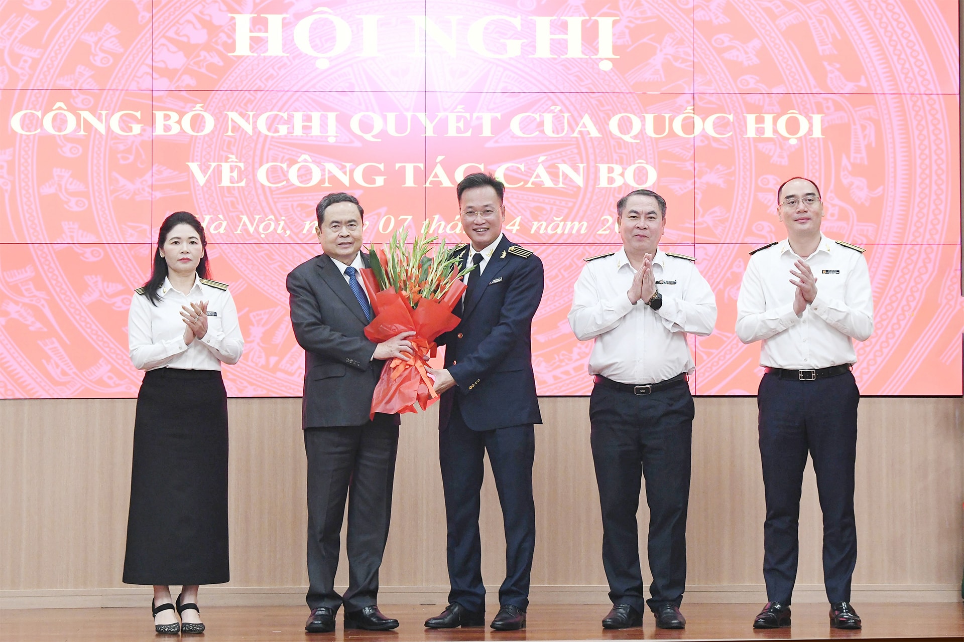 Lãnh đạo Kiểm toán Nhà nước tặng hoa chúc mừng Chủ tịch QH Khóa XVI Trần Thanh Mẫn