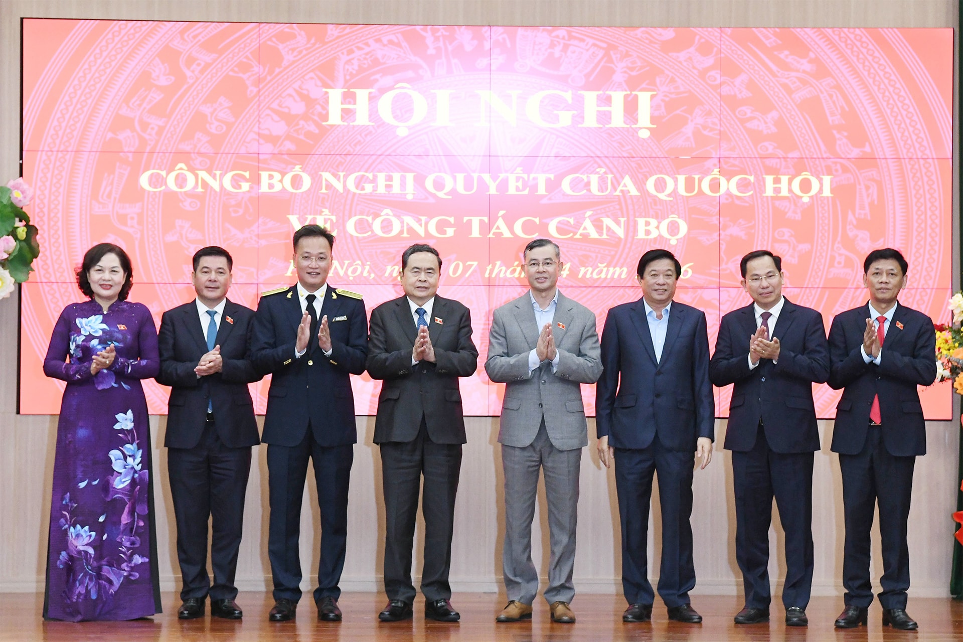 CTQH và các đại biểu dự lễ trao Nghị quyết