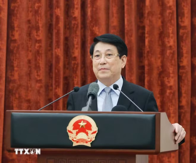 Đồng chí Lương Cường, nguyên Ủy viên Bộ Chính trị, nguyên Chủ tịch nước phát biểu. (Ảnh: Thống Nhất/TTXVN) ttxvn-tong-bi-thu-chu-tich-nuoc-to-lam-gap-mat-can-bo-van-phong-chu-tich-nuoc-4.jpg