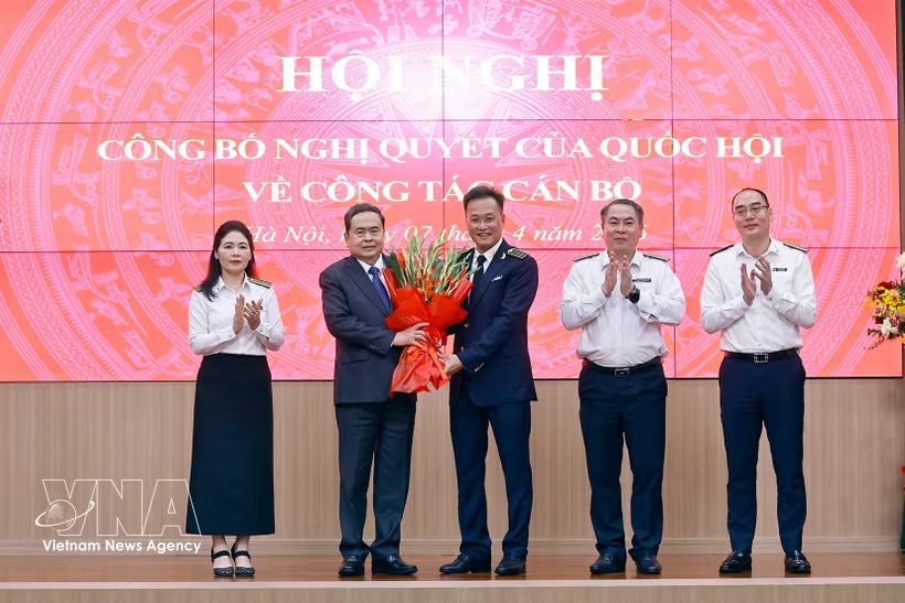 National Assembly Chairman Tran Thanh Man (second, left) and leaders of the State Audit Office of Vietnam at the ceremony. (Photo: VNA)