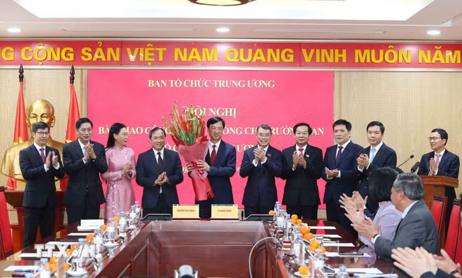 ttxvn-hoi-nghi-ban-giao-cong-tac-truong-ban-to-chuc-trung-uong-8.jpg
