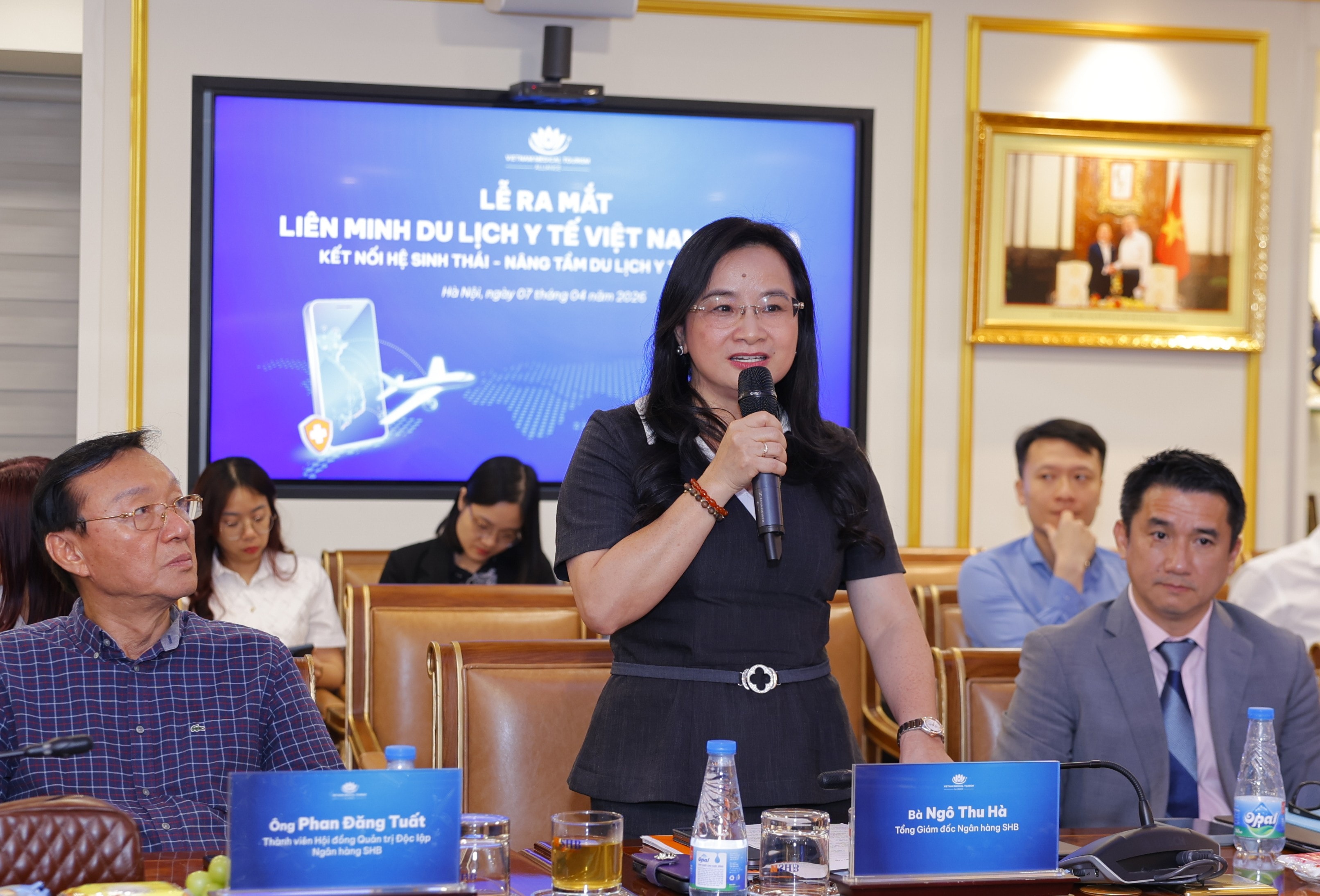Ảnh 4. Tổng Giám đốc SHB Ngô Thu Hà nhấn mạnh, việc SHB đồng hành cùng Liên minh không chỉ dừng lại ở cung cấp các giải pháp tài chính, mà còn hướng tới kiến tạo một hệ sinh thái du lịch y tế hiện đại, thông