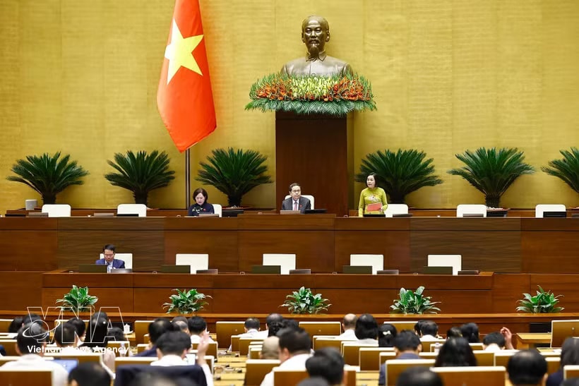 NA Vice Chairwoman Nguyen Thi Thanh chairs the plenary sitting (Photo: VNA)