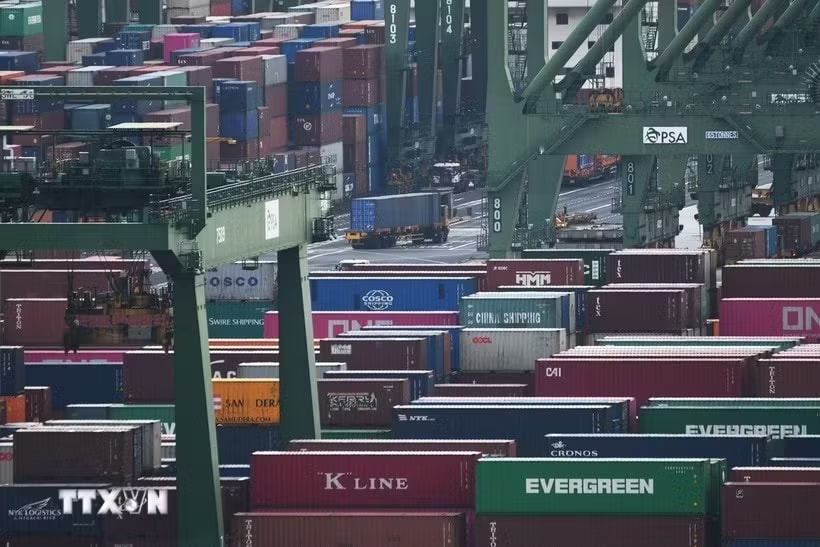 A cargo port in Singapore (Illustrative photo: Xinhua/VNA)