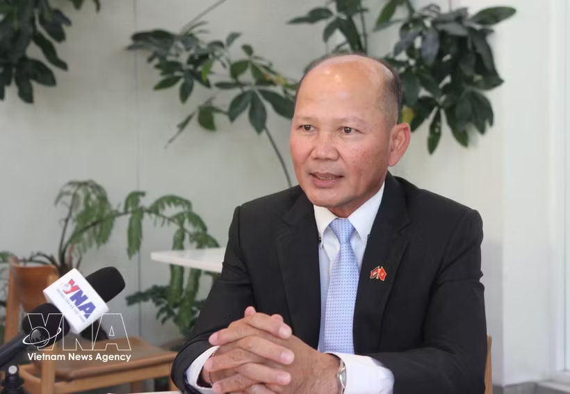 Uch Leang, President of the Cambodian Alumni from Vietnam Association and acting Director of the Department of Asian, African and Middle East Studies at the Institute for International Relations of Cambodia under the Royal Academy of Cambodia, gives an interview granted to the Vietnam News Agency (Photo: VNA)