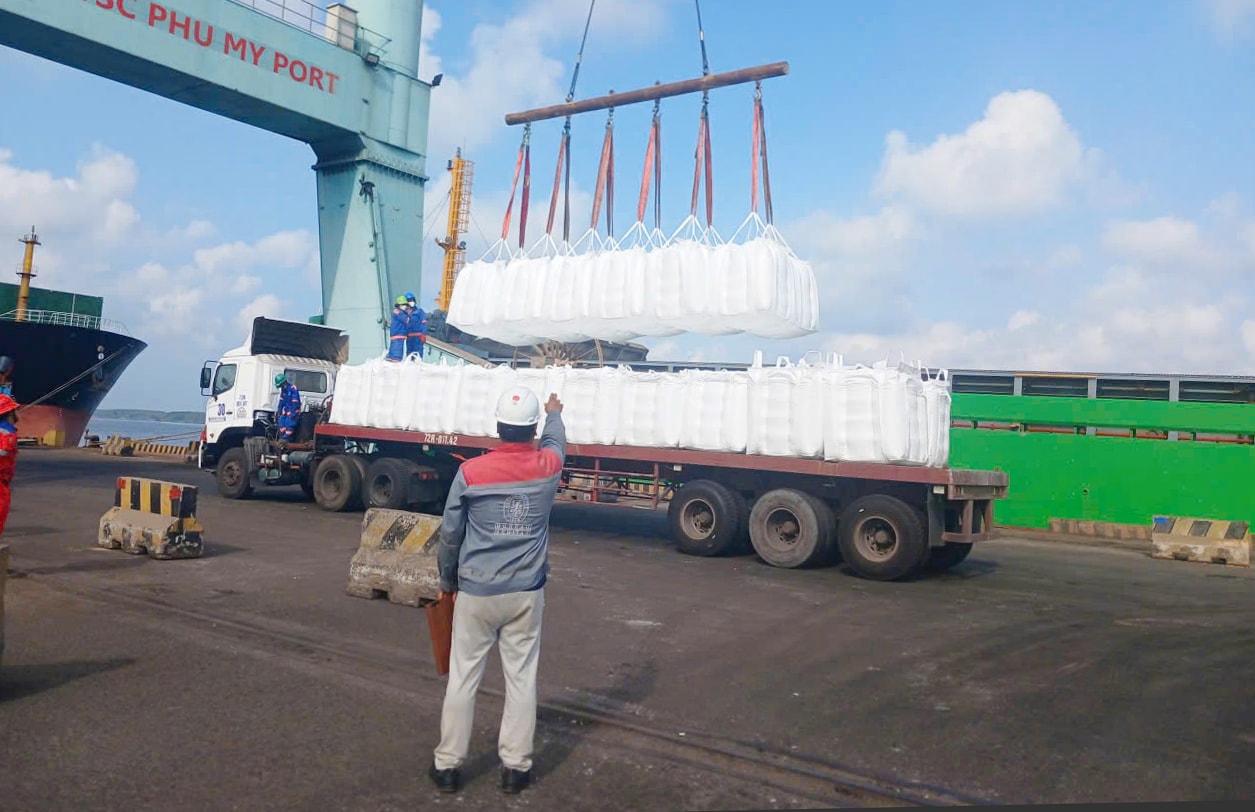 Phú Mỹ đẩy mạnh xuất khẩu ure kỹ thuật, tận dụng cơ hội giá thế giới tăng cao (2)
