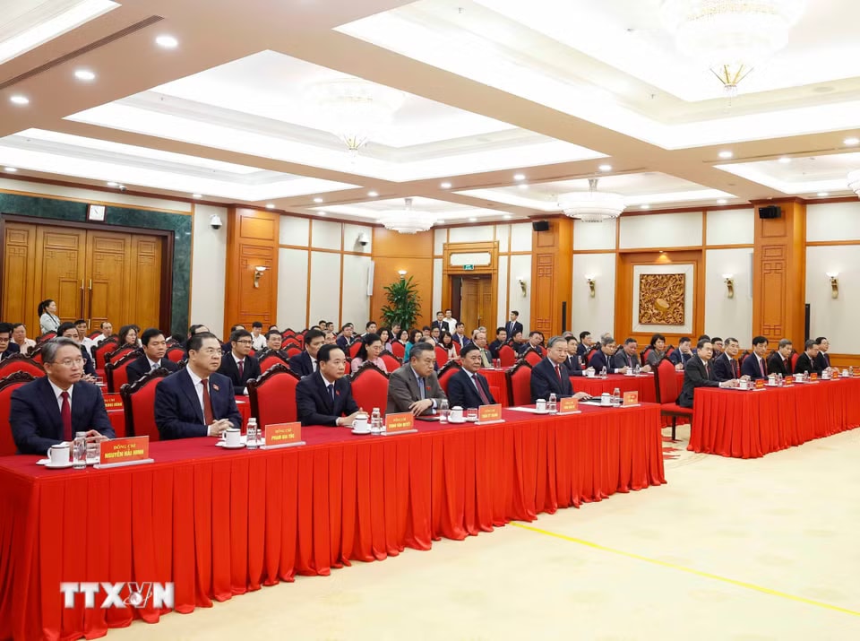 Trao quyết định bổ nhiệm Trưởng ban Tổ...