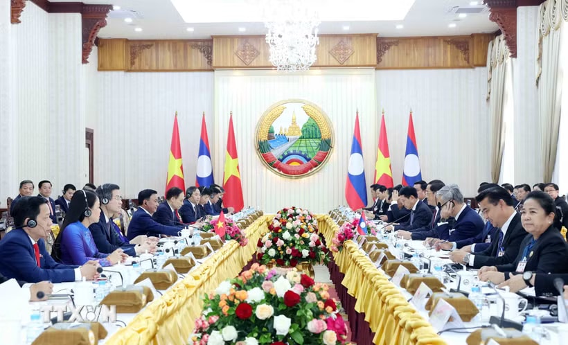 c22dc26adbe55048760e825-_ttxvn-thuong-truc-ban-bi-thu-tran-cam-tu-hoi-kien-thu-tuong-lao-sonexay-siphandone8.jpg.avif.jpg