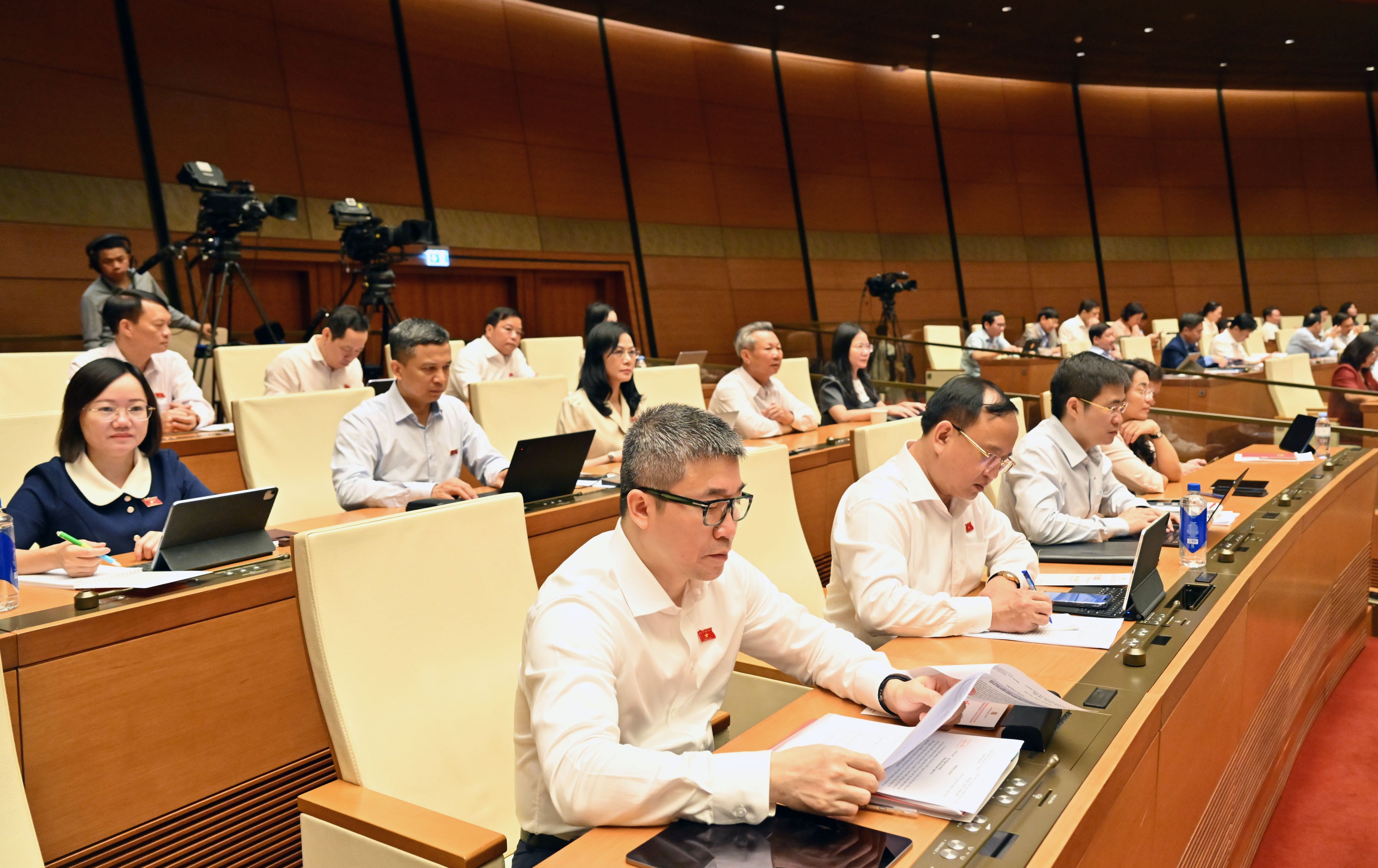 Các đại biểu tại phiên họp