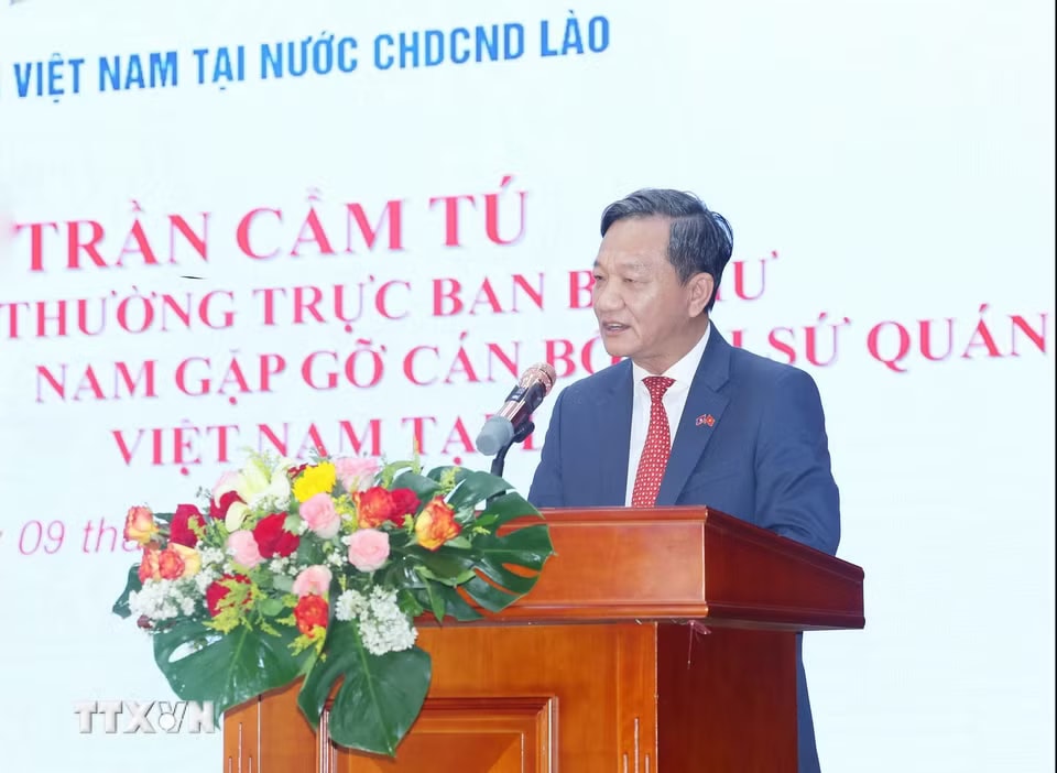 d9a59d4e21100ddb41c54c45-_ttxvn-thuong-truc-ban-bi-thu-tran-cam-tu-gap-go-cong-dong-nguoi-viet-tai-lao-2-resize.jpg.avif.jpg