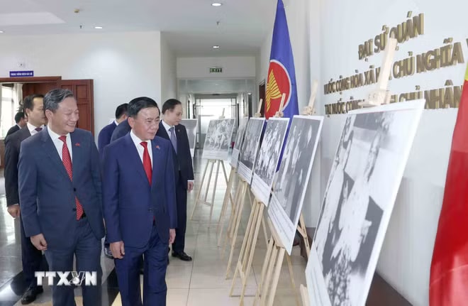 d9a59d4e21100ddb41c54c45-_ttxvn-thuong-truc-ban-bi-thu-tran-cam-tu-gap-go-cong-dong-nguoi-viet-tai-lao-6-resize.jpg.avif.jpg