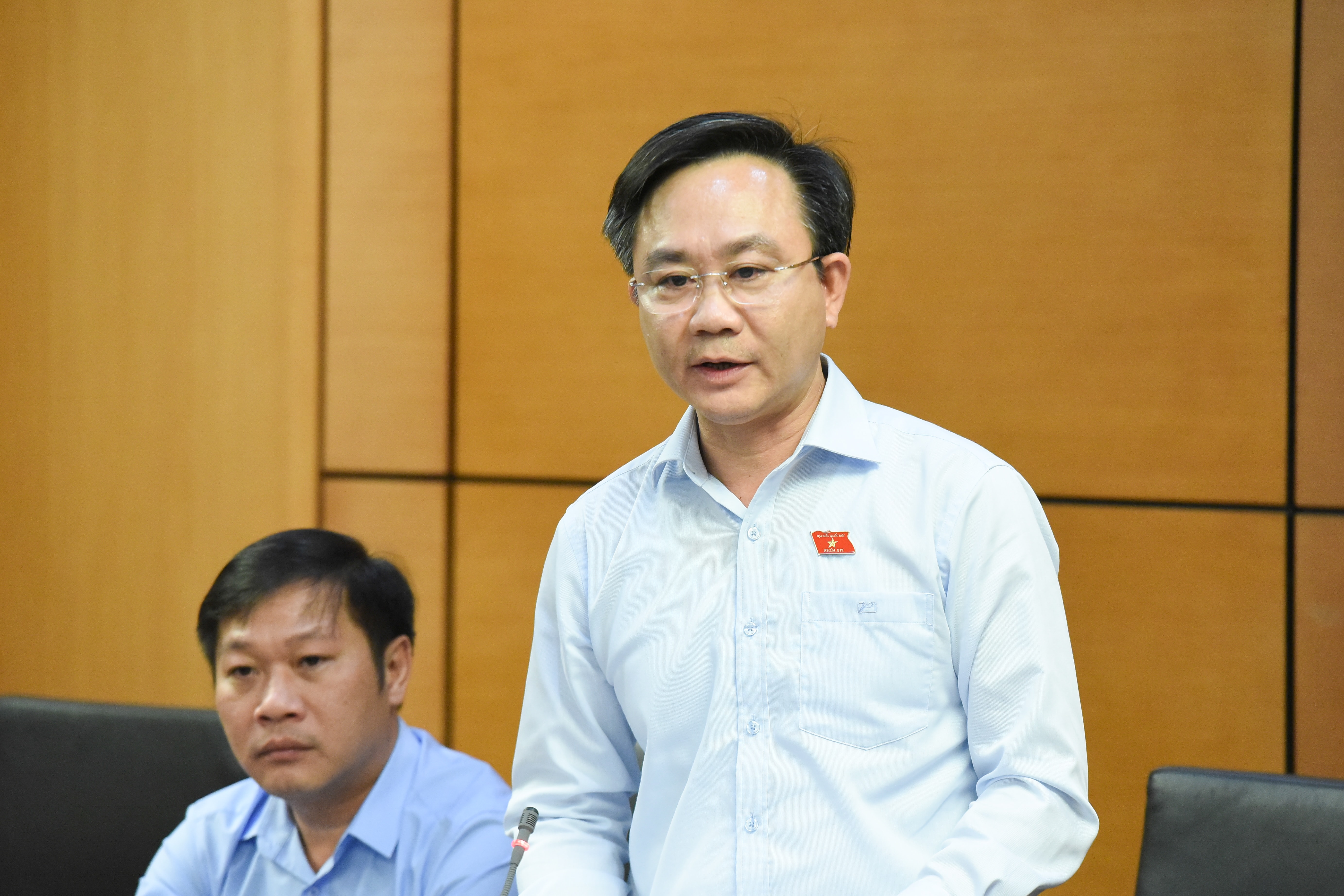 ĐBQH Hoàng Xuân Tân (Quảng Trị) phát biểu.