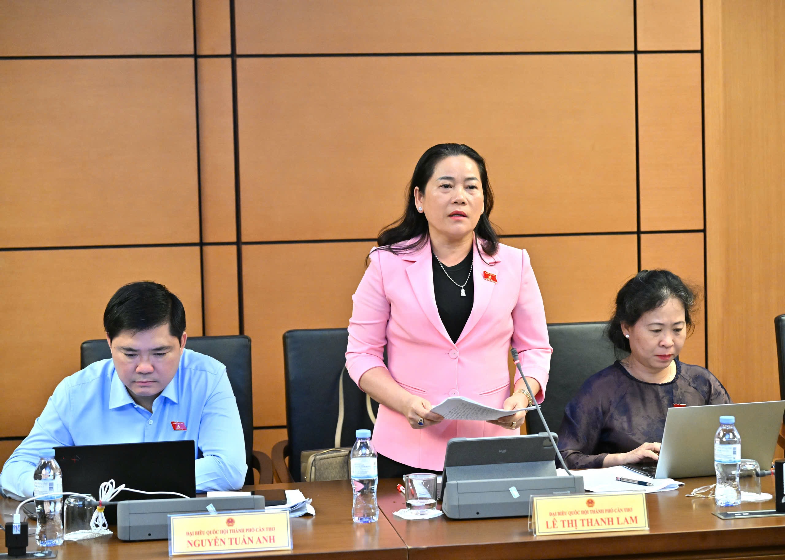 ĐBQH Lê Thị Thanh Lam phát biểu