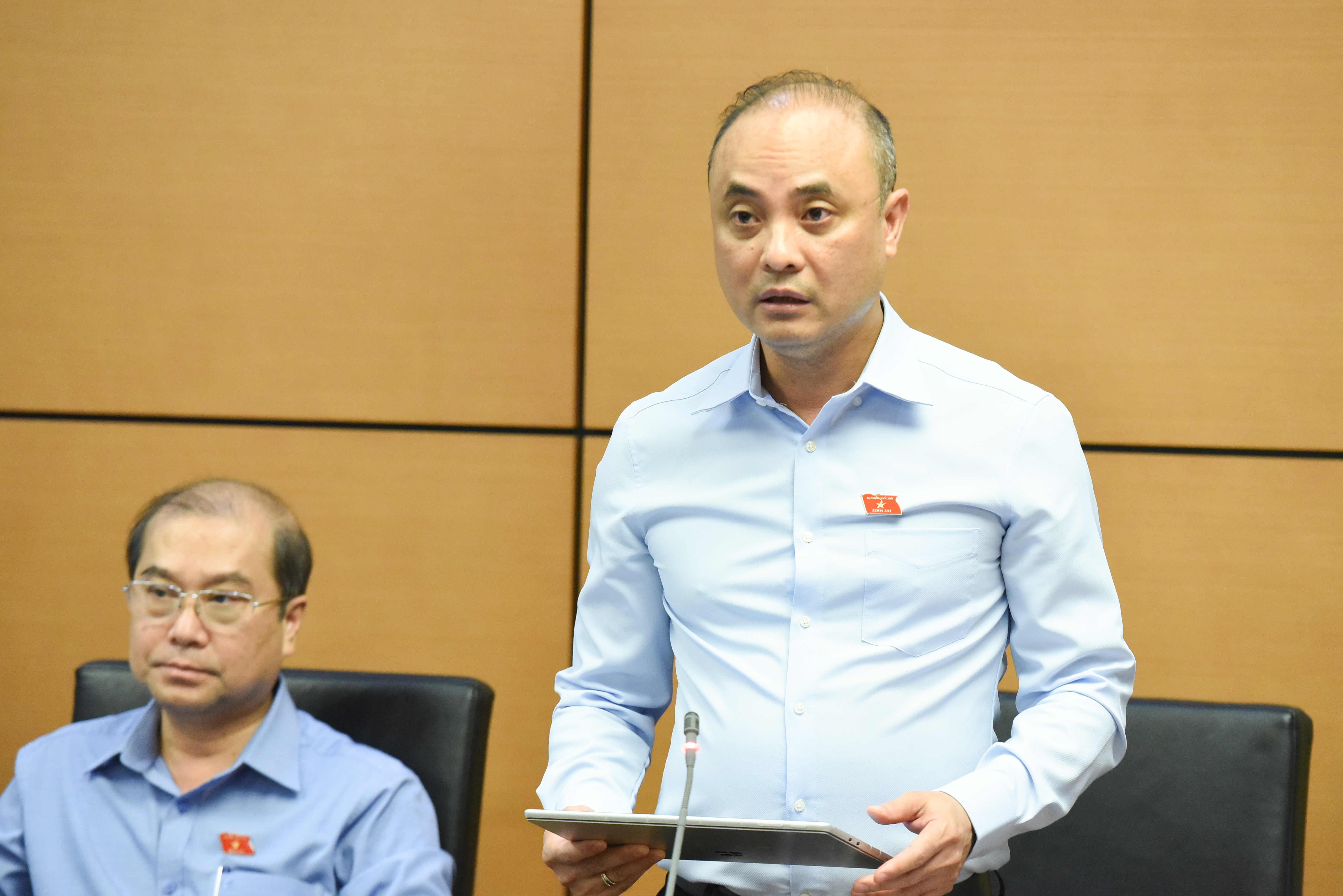 ĐBQH Nguyễn Phương Tuấn (An Giang) phát biểu.