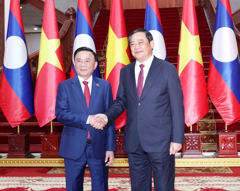 e3320c48f73f71961c4e656dc9adc5-_ttvxn-thuong-truc-ban-bi-thu-tran-cam-tu-hoi-kien-thu-tuong-lao-sonexay-siphandone.jpg.avif.jpg