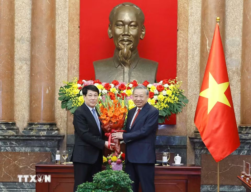 f1f291cd7f8792cb730178af838a5c1b7097aaa9d5bdf57042925933697a69-_ttxvn-le-ban-giao-cong-tac-chu-tich-nuoc-8690816.jpg.avif.jpg