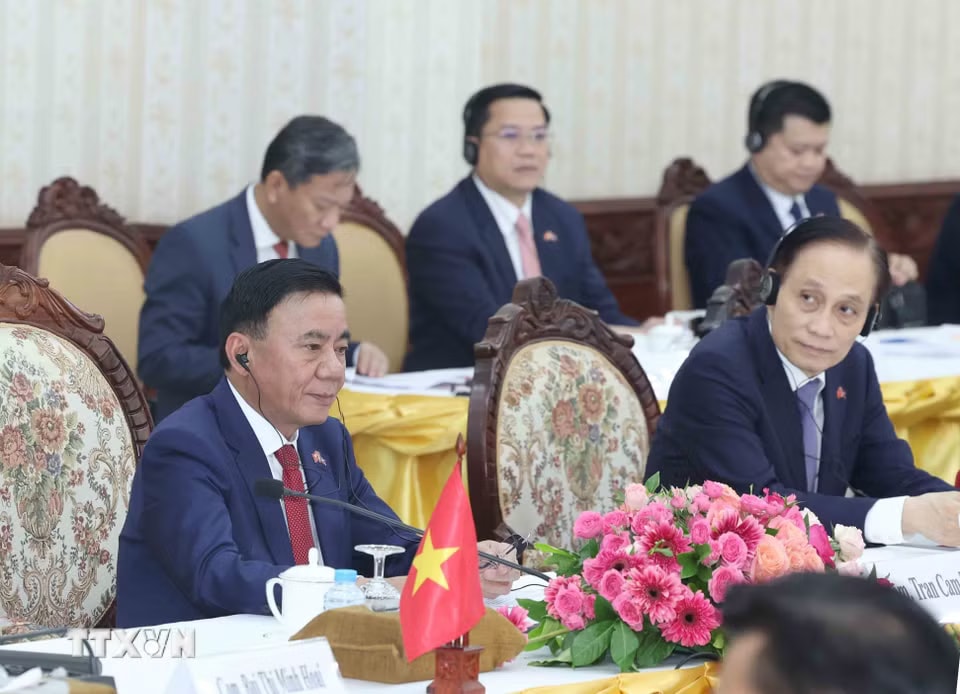 fd4c67c3faad5e805dd9d71-_ttxvn-thuong-truc-ban-bi-thu-tran-cam-tu-hoi-kien-thu-tuong-lao-sonexay-siphandone5.jpg.avif.jpg