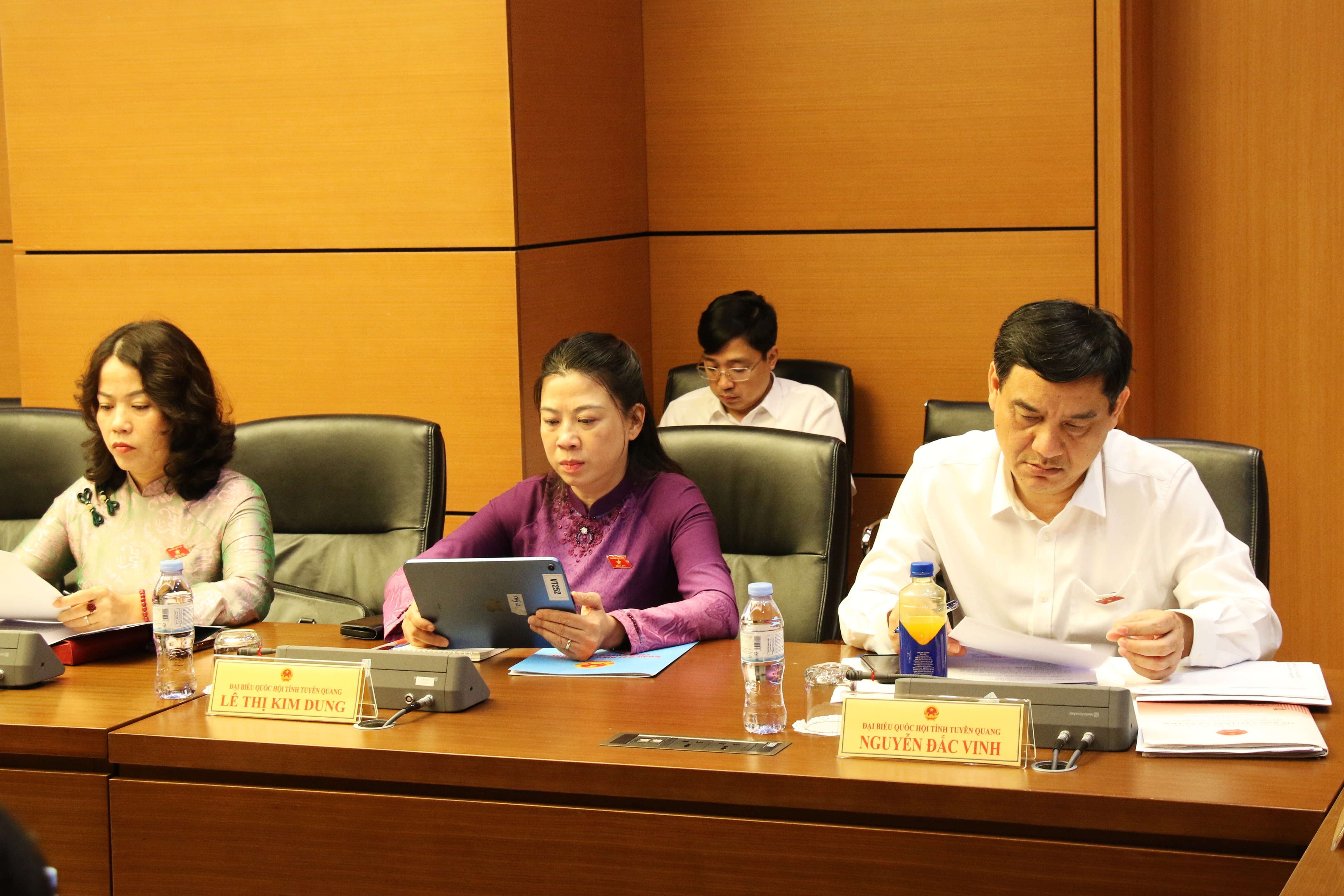Các đại biểu tham dự phiên h