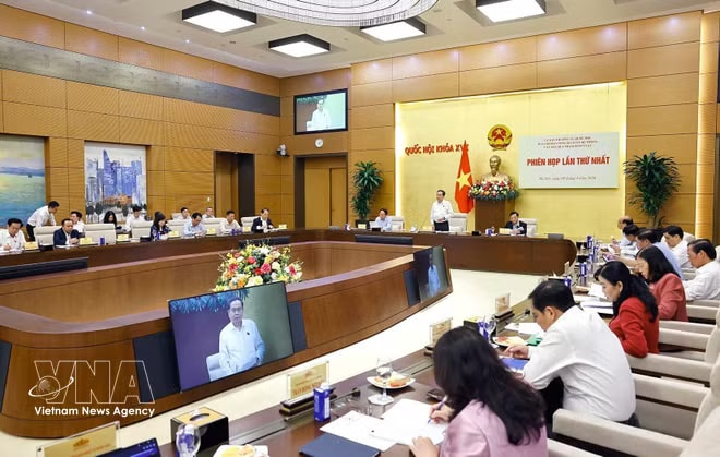 At the first meeting of the steering committee for reviewing legal documents. (Photo: VNA) vnanet-u.jpg