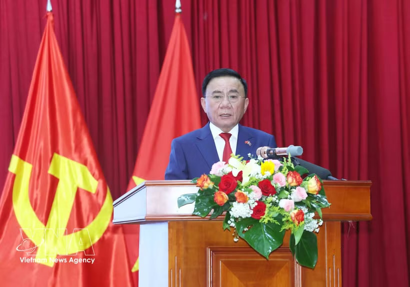 Politburo member and Permanent member of the CPV Central Committee’s Secretariat Tran Cam Tu speaks at the meeting (Photo: VNA)
