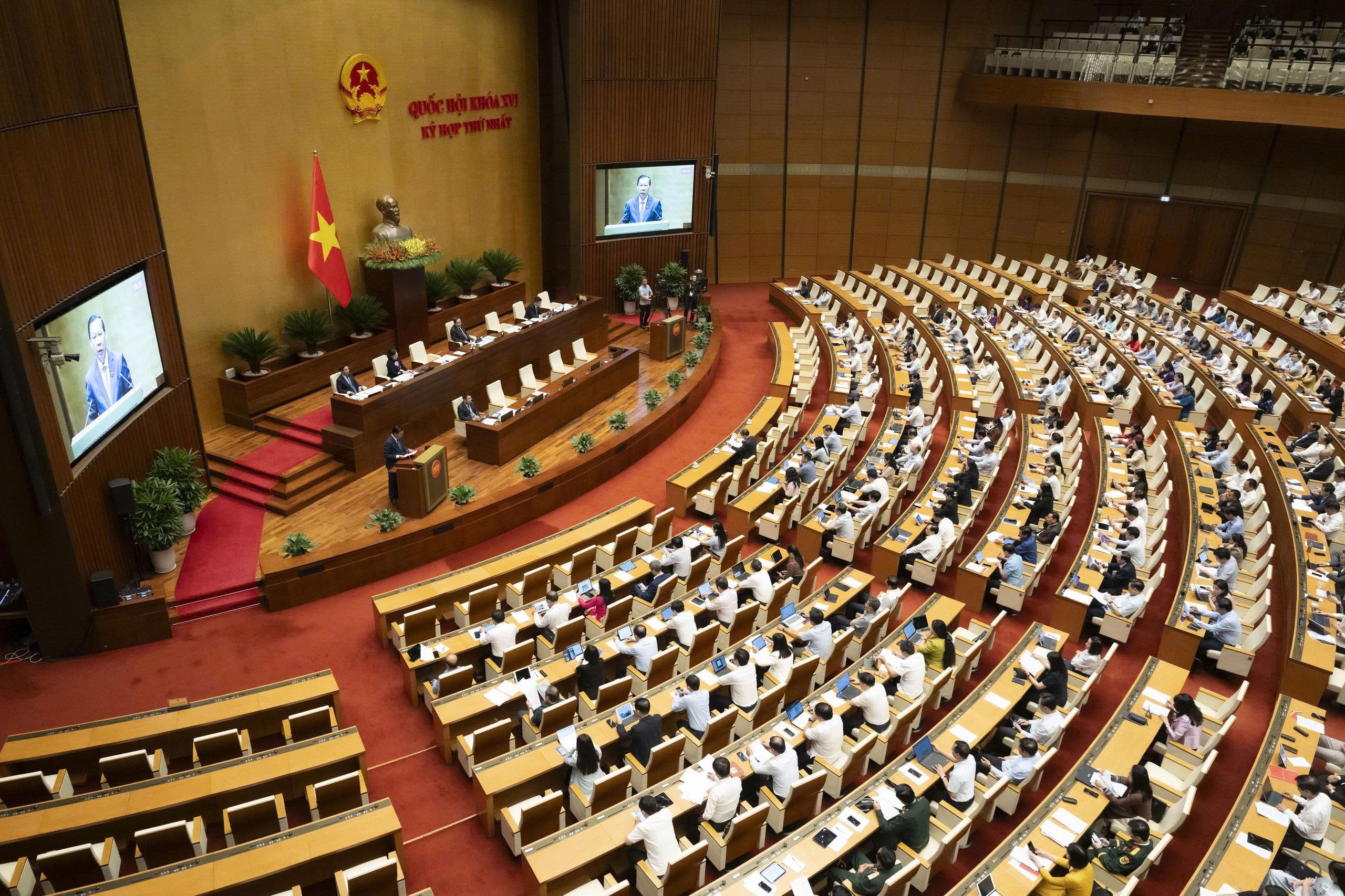Quốc hội nghe các Tờ trình, Báo cáo và báo cáo thẩm tra về các lĩnh vực 36