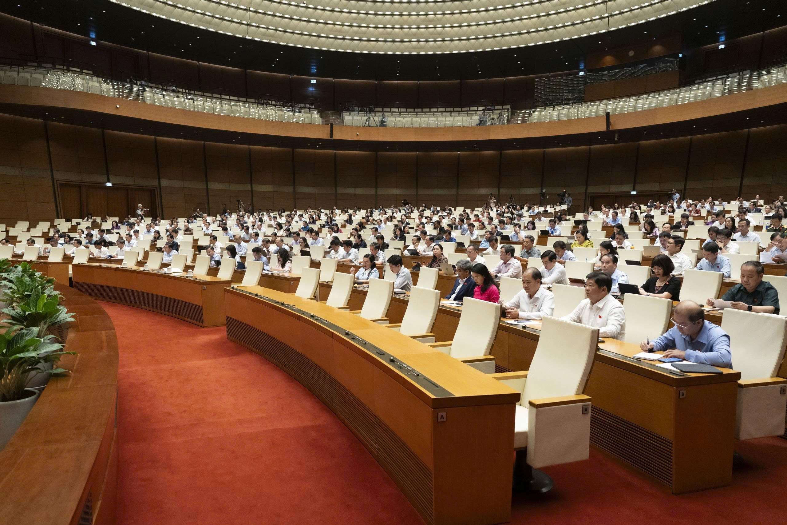 Quốc hội nghe các Tờ trình, Báo cáo và báo cáo thẩm tra về các lĩnh vực 7