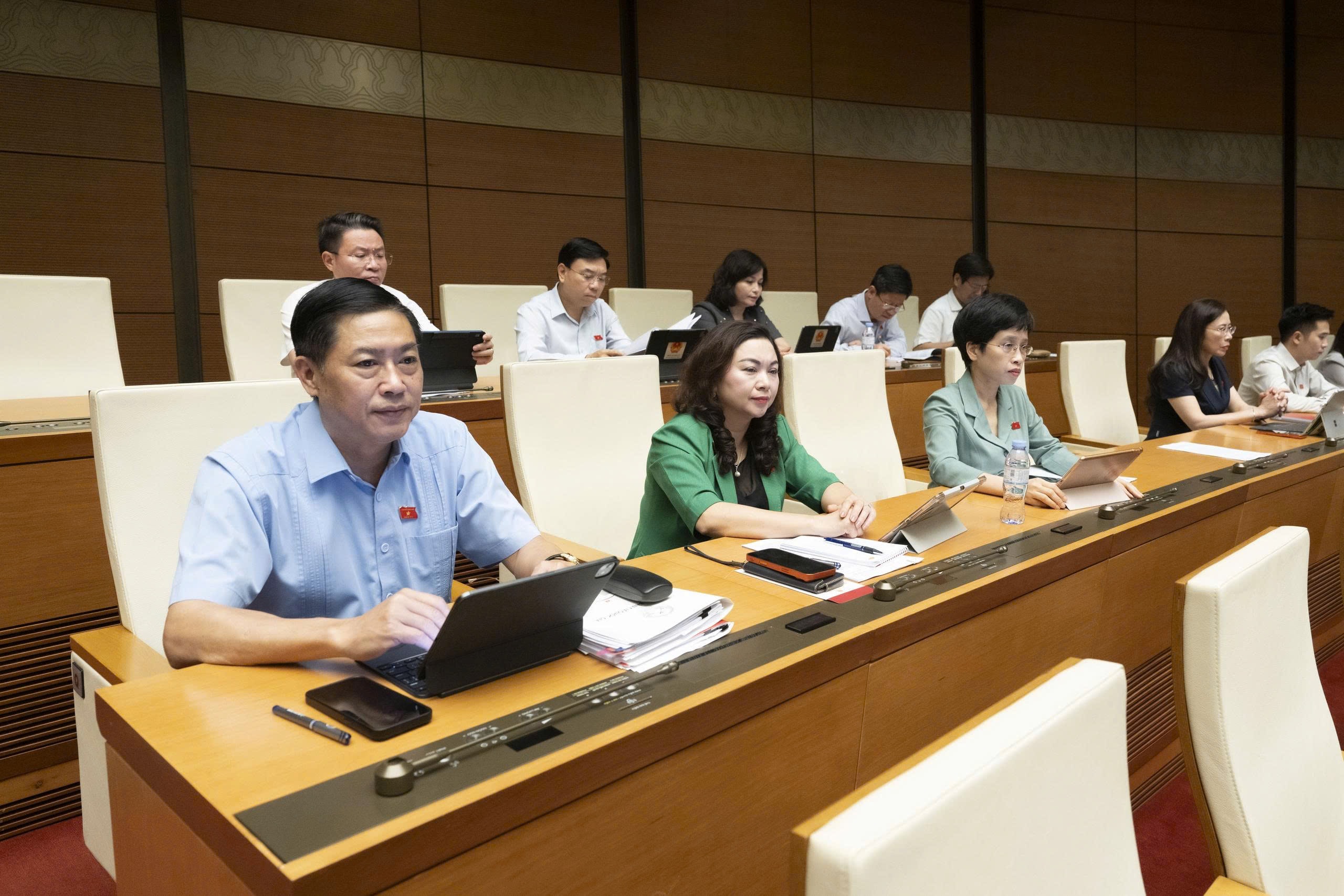 Quốc hội nghe Tờ trình và Báo cáo thẩm tra về các dự án luật 20