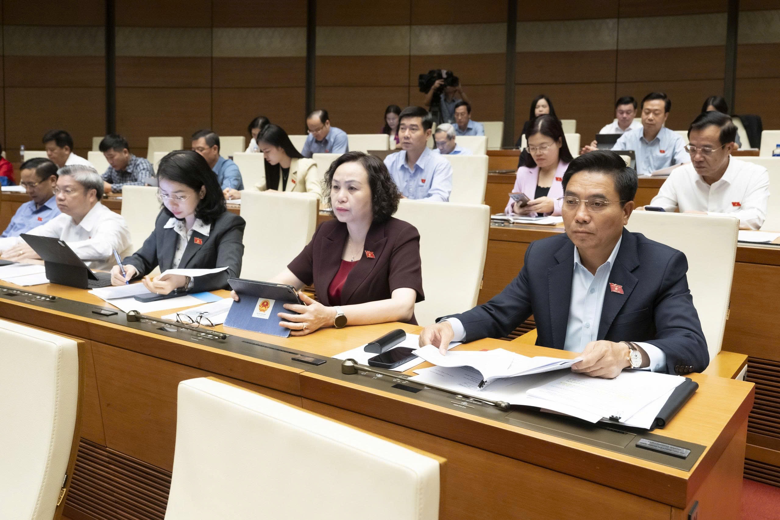 Quốc hội nghe Tờ trình và Báo cáo thẩm tra về các dự án luật 21